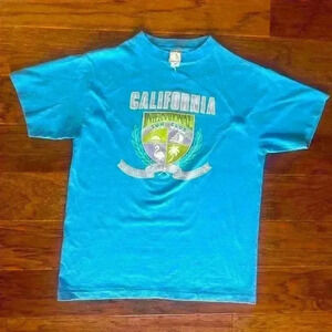 Vintage “California International Sun Club” T-Shirt.